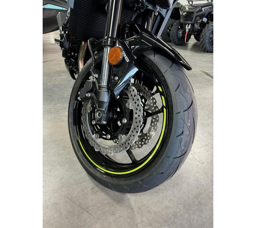 2024 Kawasaki Z900 ABS Metallic Spark Black/Metallic Matte Dark Gray