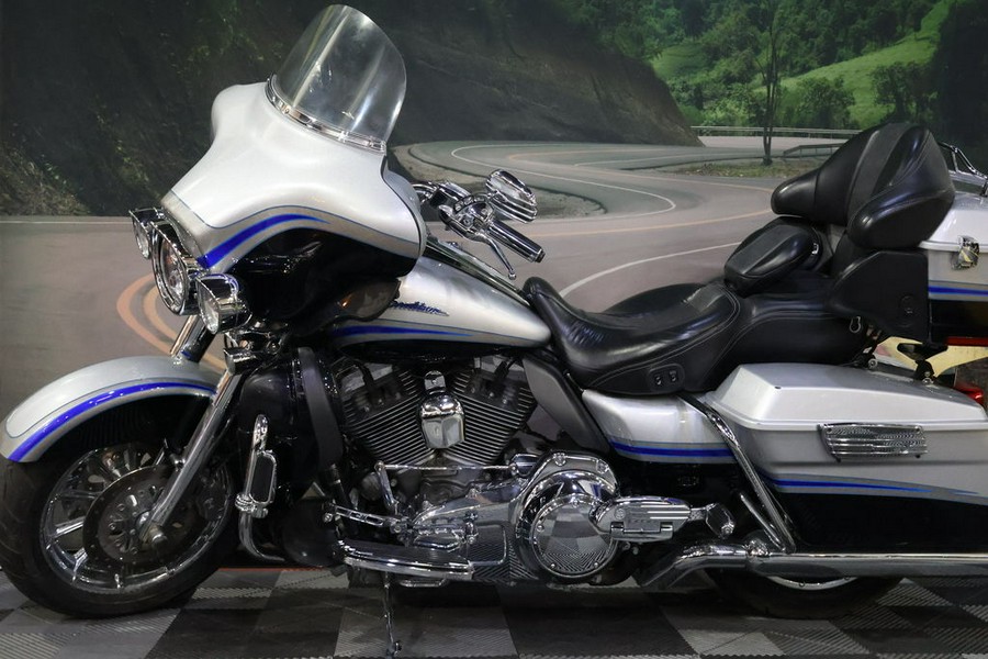 2009 Harley-Davidson® FLHTCUSE - CVO™ Ultra Classic® Electra Glide