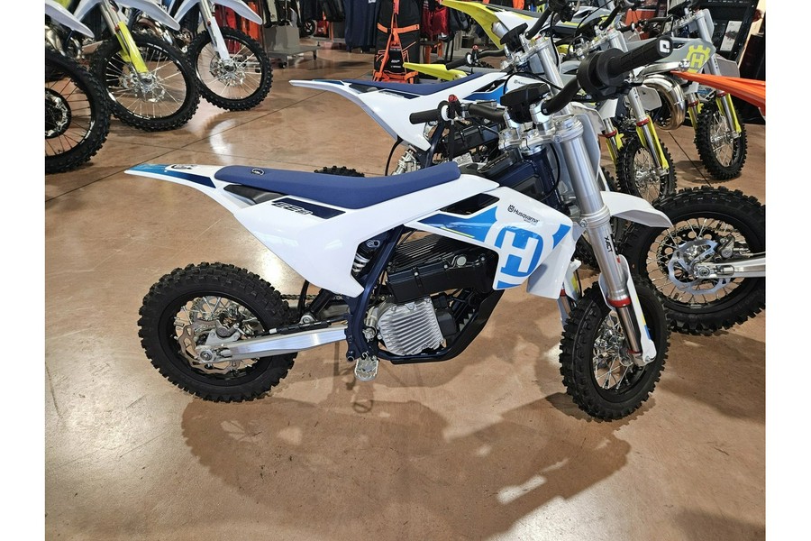 2024 Husqvarna Motorcycles EE 3