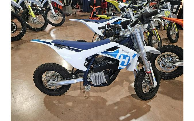 2024 Husqvarna Motorcycles EE 3