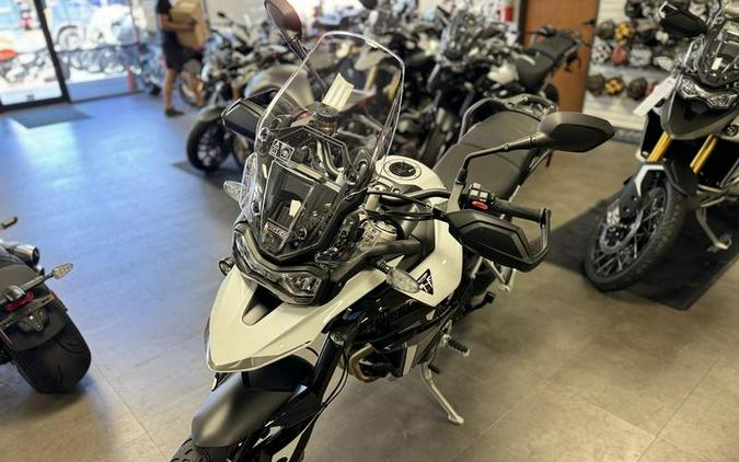 2024 Triumph Tiger 900 GT Pro Snowdonia White / Sapphire Black