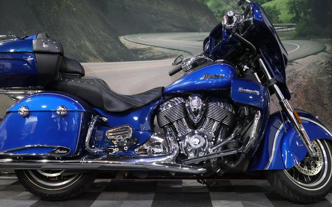 2017 Indian Motorcycle® Roadmaster® Icon Blue Sapphire & Brilliant Blue