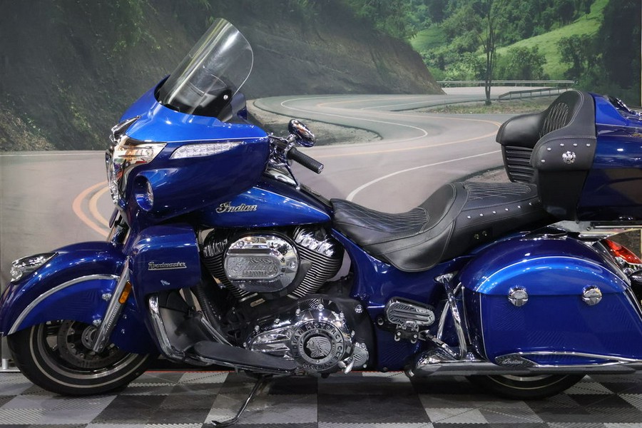 2017 Indian Motorcycle® Roadmaster® Icon Blue Sapphire & Brilliant Blue