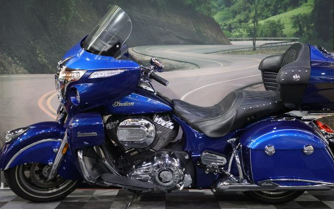 2017 Indian Motorcycle® Roadmaster® Icon Blue Sapphire & Brilliant Blue