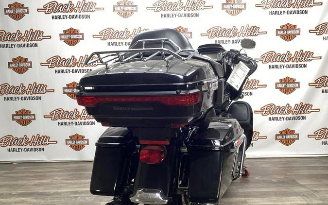 2017 Harley-Davidson® Road Glide® Ultra Two-Tone Black Hills Gold/Black Quartz