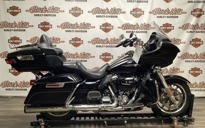 2017 Harley-Davidson® Road Glide® Ultra Two-Tone Black Hills Gold/Black Quartz