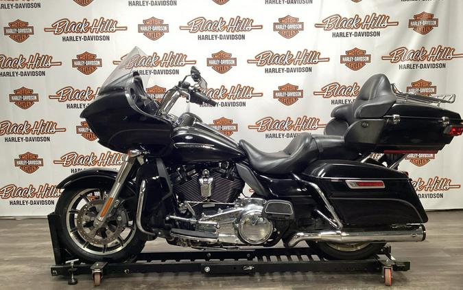 2017 Harley-Davidson® Road Glide® Ultra Two-Tone Black Hills Gold/Black Quartz