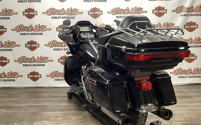 2017 Harley-Davidson® Road Glide® Ultra Two-Tone Black Hills Gold/Black Quartz