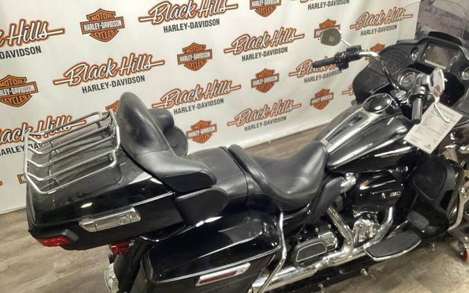 2017 Harley-Davidson® Road Glide® Ultra Two-Tone Black Hills Gold/Black Quartz