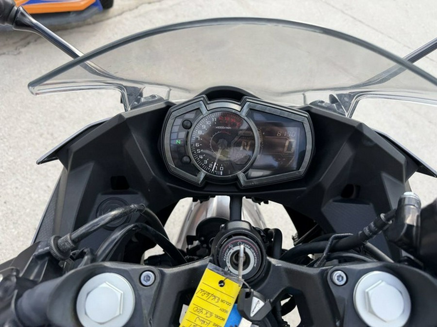 2021 Kawasaki Ninja 400 ABS Metallic Gray/Metallic Magnetic Dark Gray ABS Passion Red