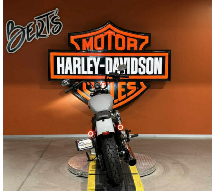 2025 Harley-Davidson® FXBB - Street Bob®
