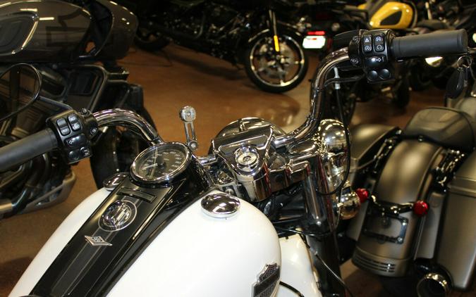 Harley-Davidson® Road King™ Special 2024 FLHRXS 650620A WHITE ONYX PRL