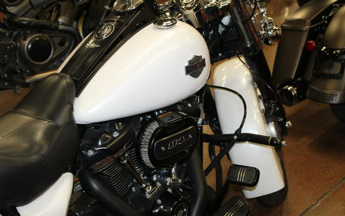 Harley-Davidson® Road King™ Special 2024 FLHRXS 650620A WHITE ONYX PRL