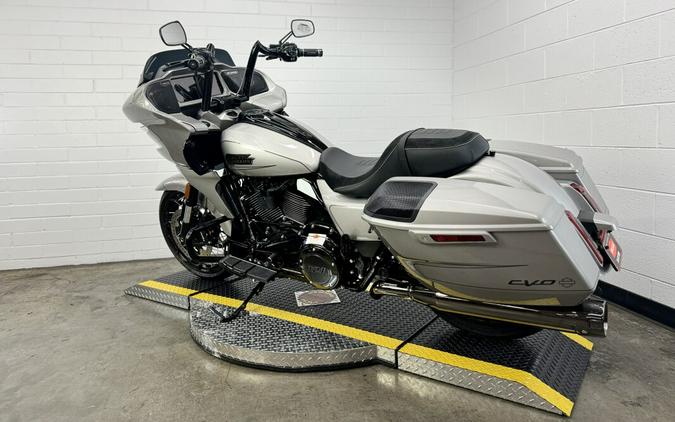 2023 Harley-Davidson® CVO™ Road Glide® DARK PLATINUM