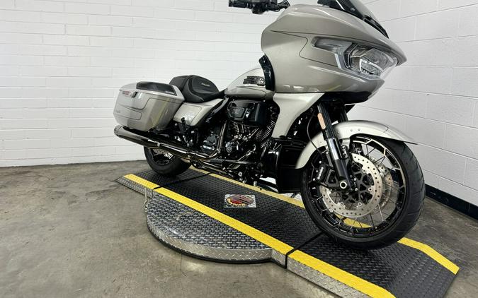2023 Harley-Davidson® CVO™ Road Glide® DARK PLATINUM
