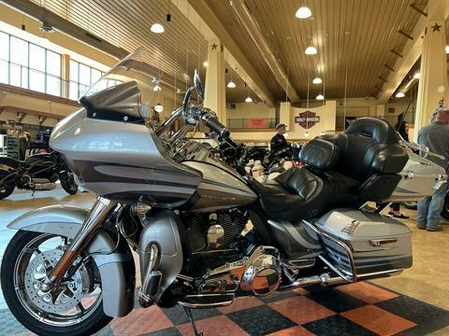 2016 Harley-Davidson CVO™ Road Glide™ Ultra