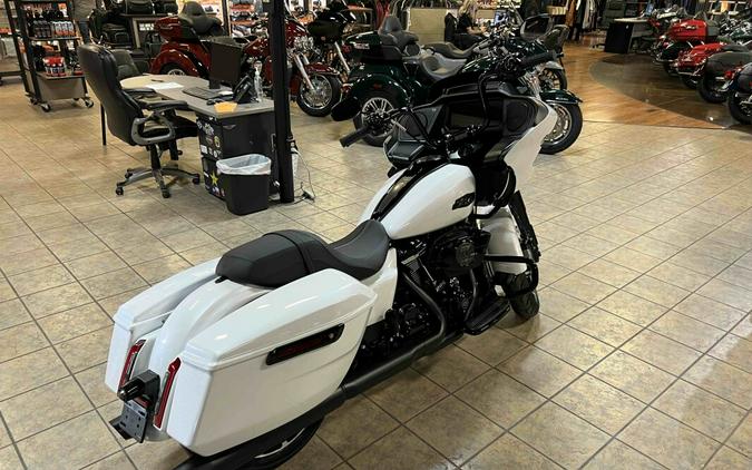 2024 Harley-Davidson Road Glide® White Onyx Pearl