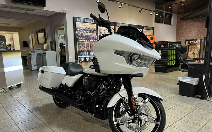 2024 Harley-Davidson Road Glide® White Onyx Pearl