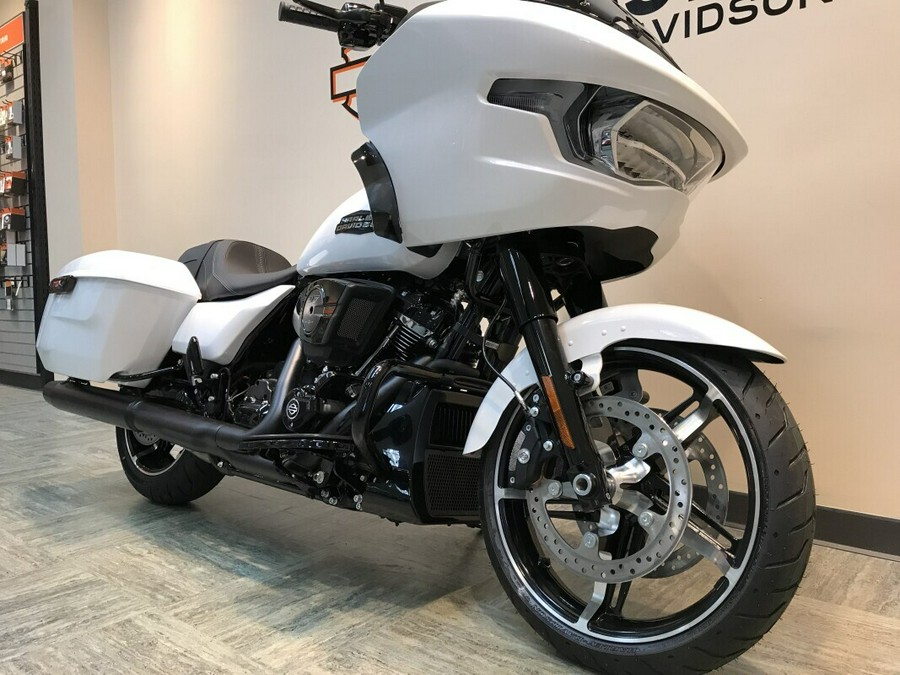 2025 Harley-Davidson Road Glide® White Onyx Pearl - Black Finish FLTRX