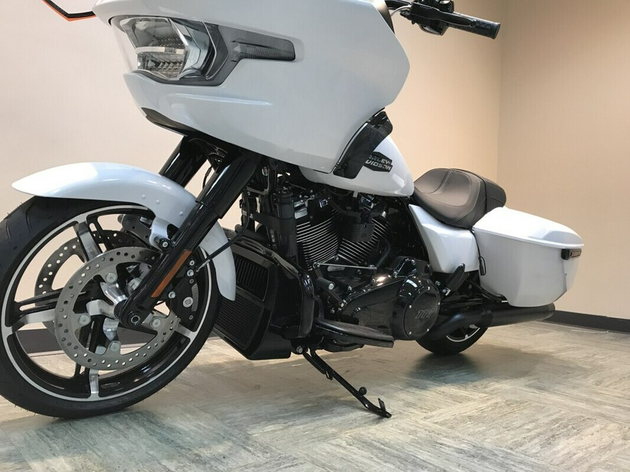 2025 Harley-Davidson Road Glide® White Onyx Pearl - Black Finish FLTRX