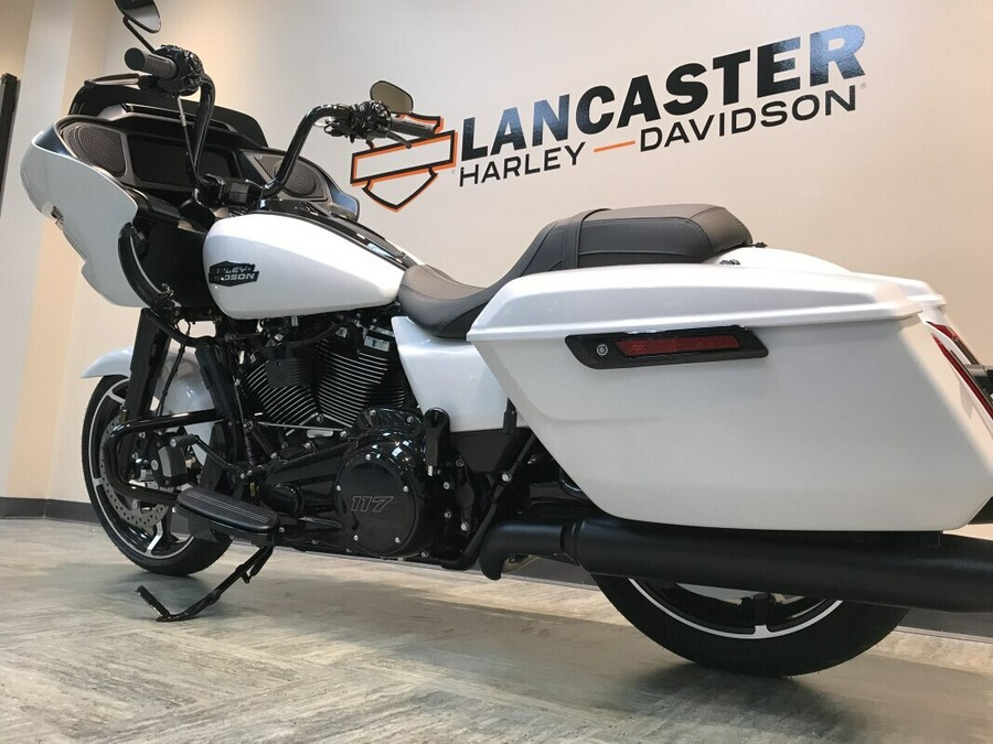 2025 Harley-Davidson Road Glide® White Onyx Pearl - Black Finish FLTRX