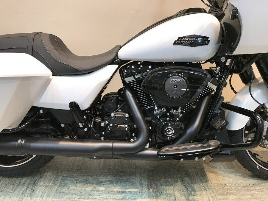 2025 Harley-Davidson Road Glide® White Onyx Pearl - Black Finish FLTRX