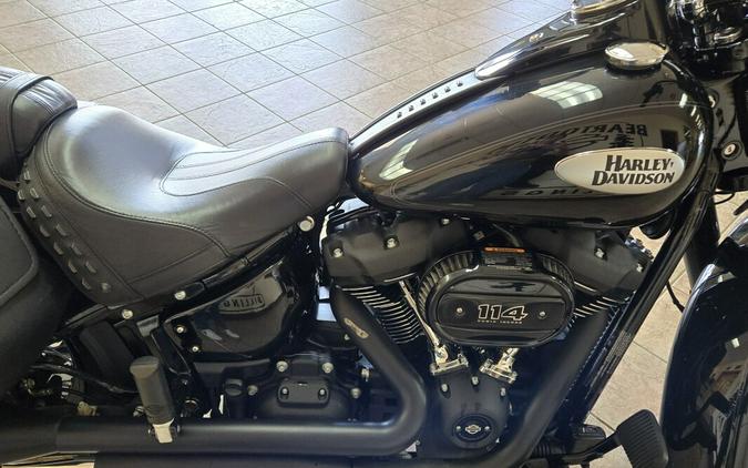 2022 Harley-Davidson® Heritage Classic 114 Vivid Black (Chrome Finish w/ Cast Wheels)