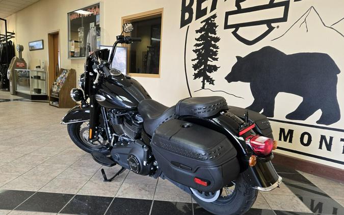 2022 Harley-Davidson® Heritage Classic 114 Vivid Black (Chrome Finish w/ Cast Wheels)