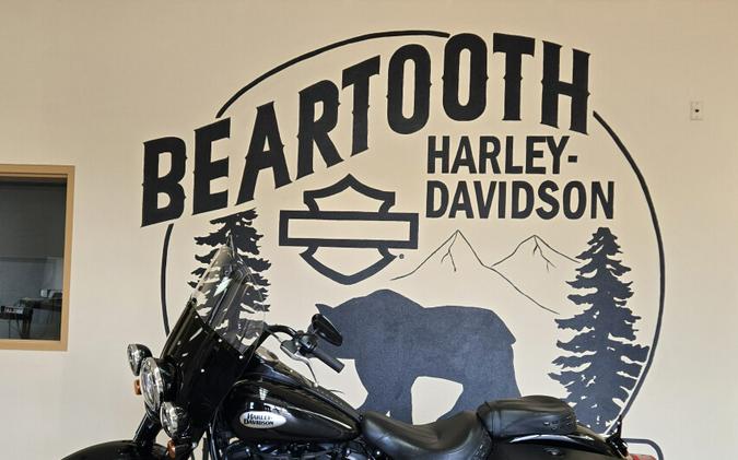 2022 Harley-Davidson® Heritage Classic 114 Vivid Black (Chrome Finish w/ Cast Wheels)