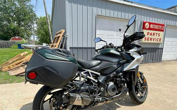2024 Suzuki GSX-S1000GX+