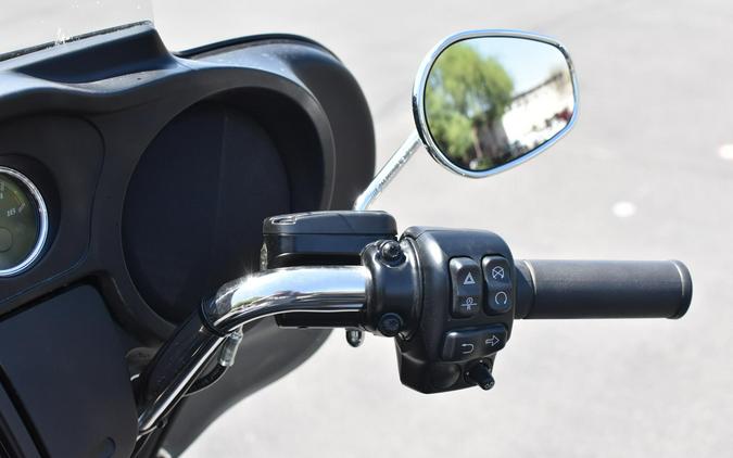 2024 Harley-Davidson Tri Glide Ultra Vivid Black FLHTCUTG
