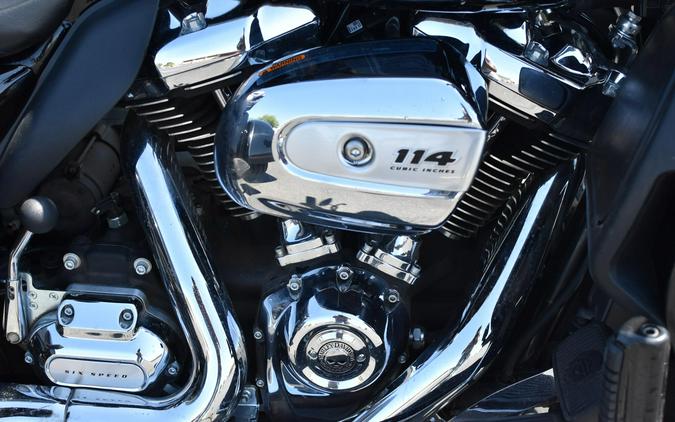2024 Harley-Davidson Tri Glide Ultra Vivid Black FLHTCUTG