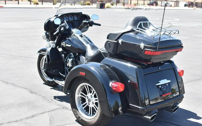 2024 Harley-Davidson Tri Glide Ultra Vivid Black FLHTCUTG