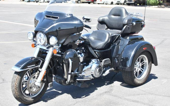 2024 Harley-Davidson Tri Glide Ultra Vivid Black FLHTCUTG