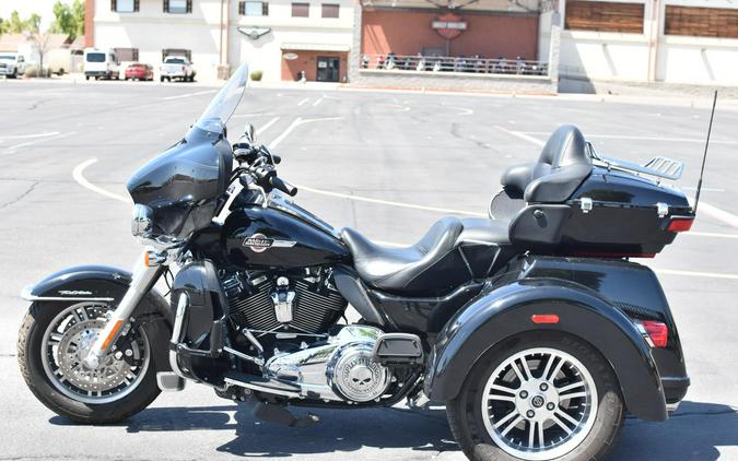 2024 Harley-Davidson Tri Glide Ultra Vivid Black FLHTCUTG