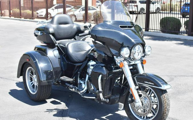 2024 Harley-Davidson Tri Glide Ultra Vivid Black FLHTCUTG