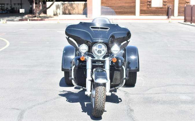 2024 Harley-Davidson Tri Glide Ultra Vivid Black FLHTCUTG