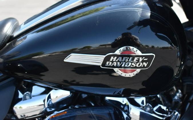 2024 Harley-Davidson Tri Glide Ultra Vivid Black FLHTCUTG