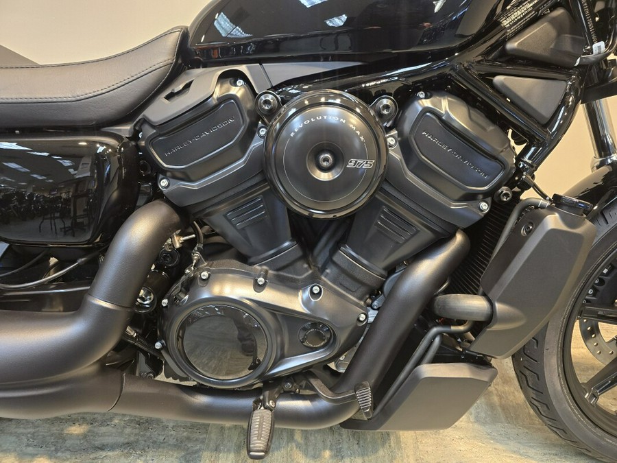 2025 Harley-Davidson® Nightster® Vivid Black RH975