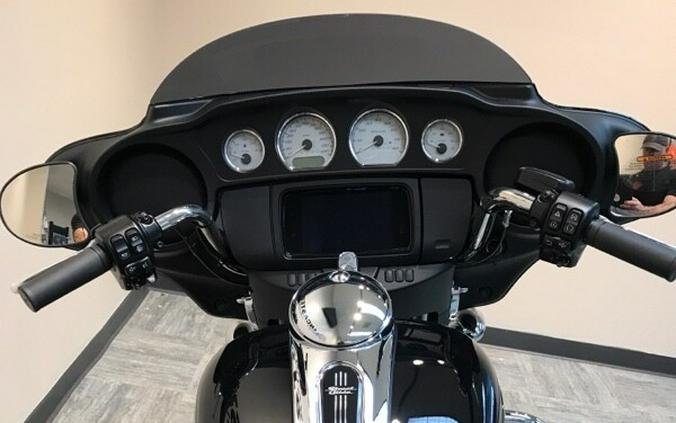 2023 Harley-Davidson Street Glide Vivid Black FLHX