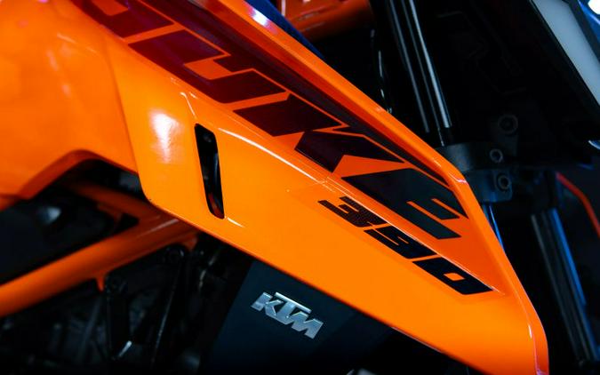 2024 KTM 390 Duke R