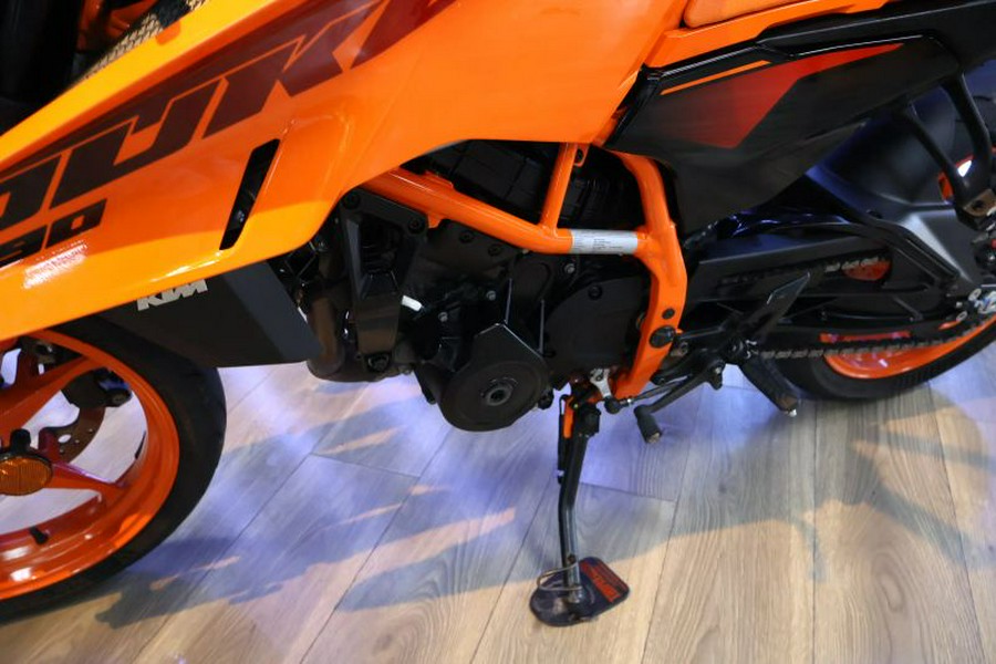 2024 KTM 390 Duke R