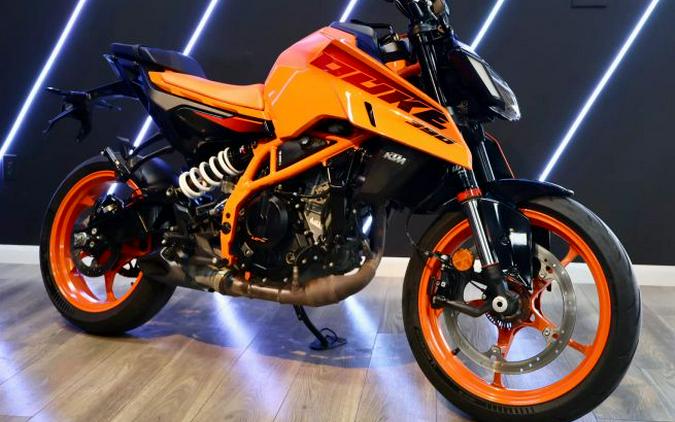 2024 KTM 390 Duke R