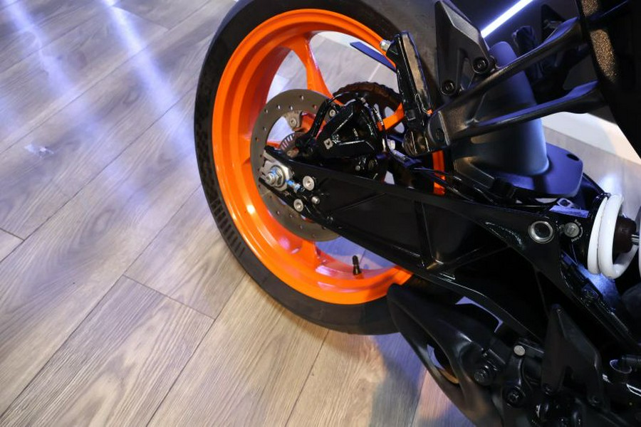 2024 KTM 390 Duke R