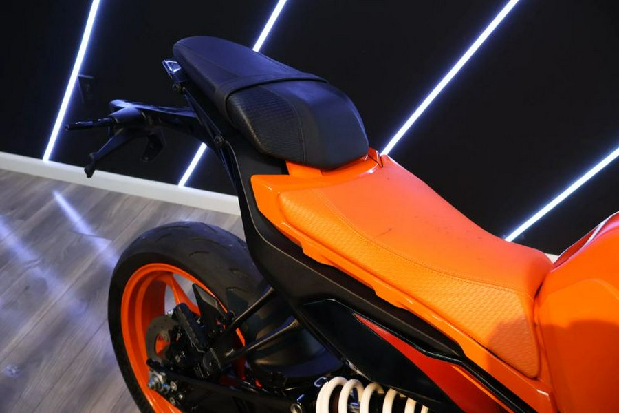 2024 KTM 390 Duke R