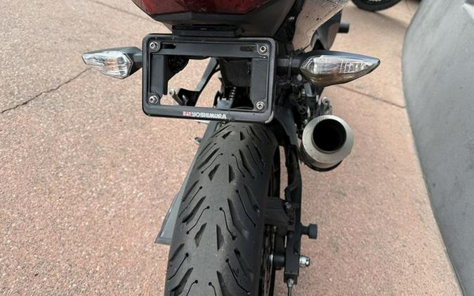 2022 Kawasaki Ninja 400 ABS Metallic Carbon GrayMetallic Flat Spark Black