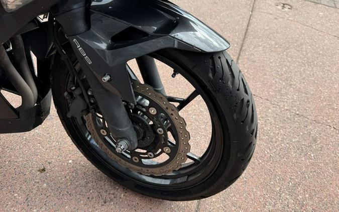 2022 Kawasaki Ninja 400 ABS Metallic Carbon GrayMetallic Flat Spark Black