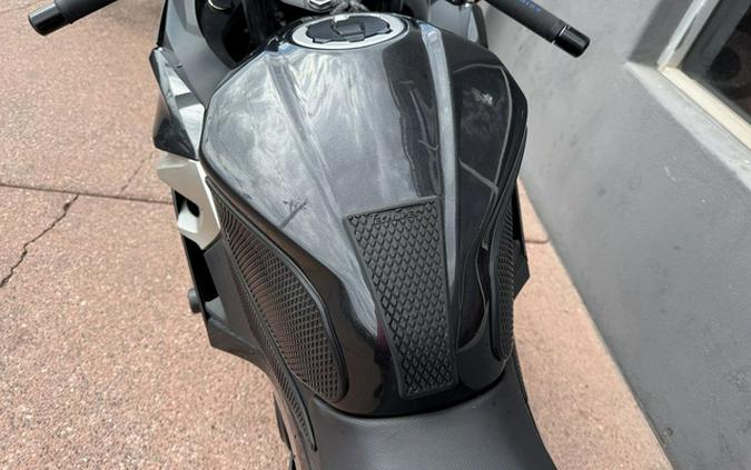 2022 Kawasaki Ninja 400 ABS Metallic Carbon GrayMetallic Flat Spark Black