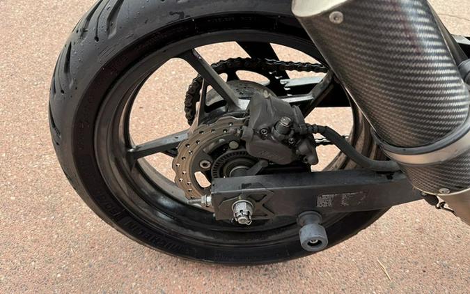 2022 Kawasaki Ninja 400 ABS Metallic Carbon GrayMetallic Flat Spark Black