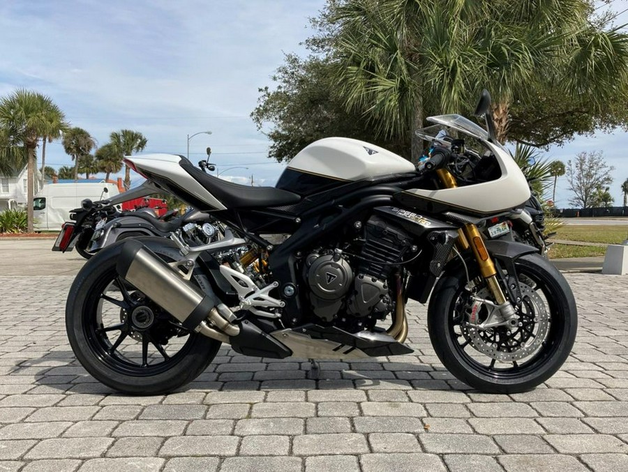 2022 Triumph Speed Triple 1200 RR Crystal White Storm Grey